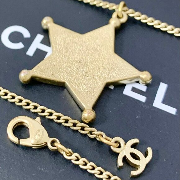 CHANEL CC Logos Paris Dallas Star Pendant Necklace 24" Gold Tone A14A Auth w/Box - Picture 4 of 4